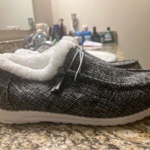 Women's Black Slippers with Plush Lining